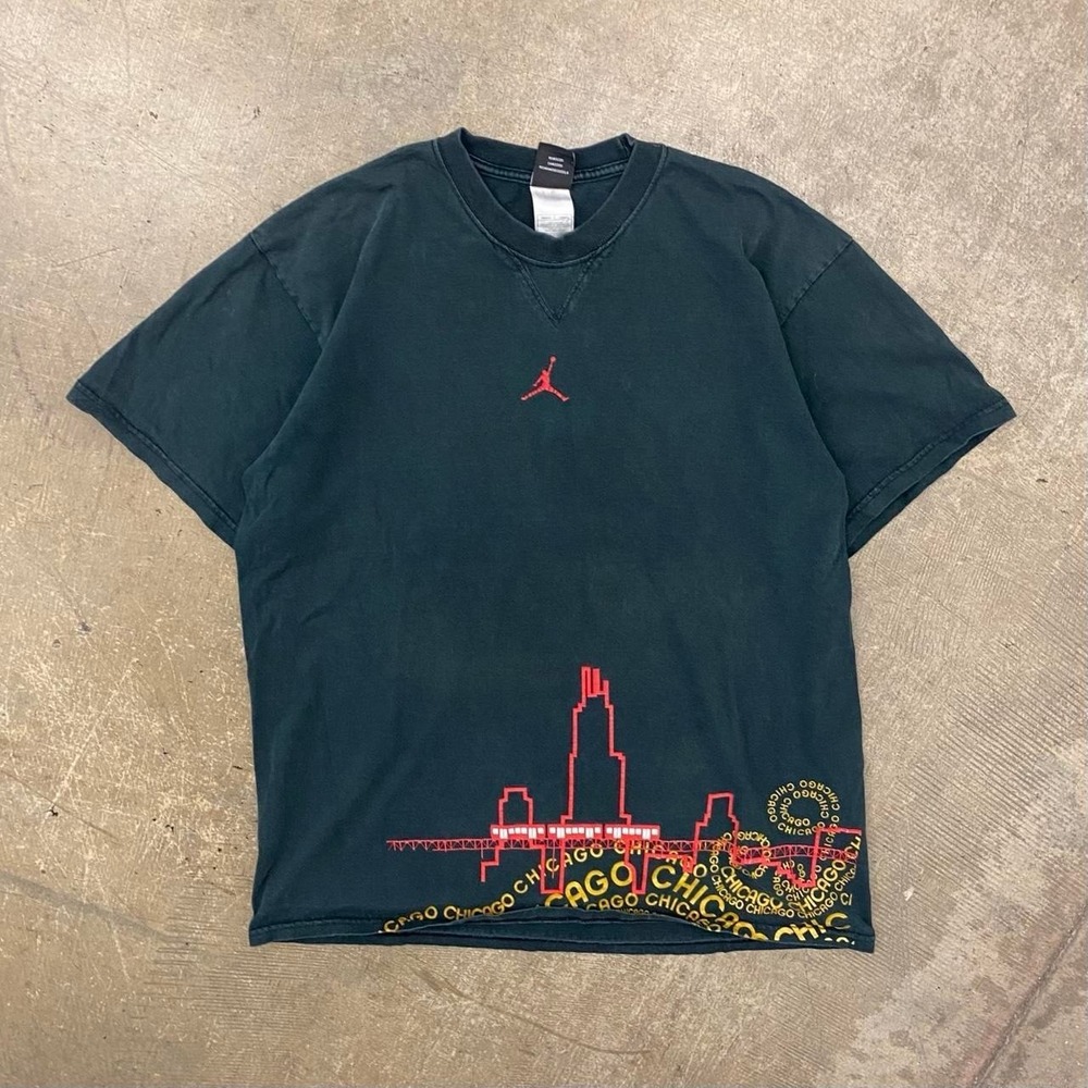 Vintage Jordan Brand Chicago Bulls Basketball Michael Jordan Skyline T-Shirt L